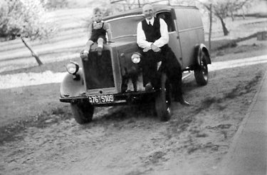 Old Picture of Engelbert und Norbert Strauss sitting on a car